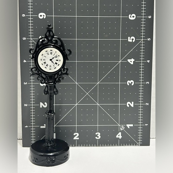 Vtg Lefton COLONIAL VILLAGE Cast Metal Victorian Clock W/Original Box - Picture 3 of 3